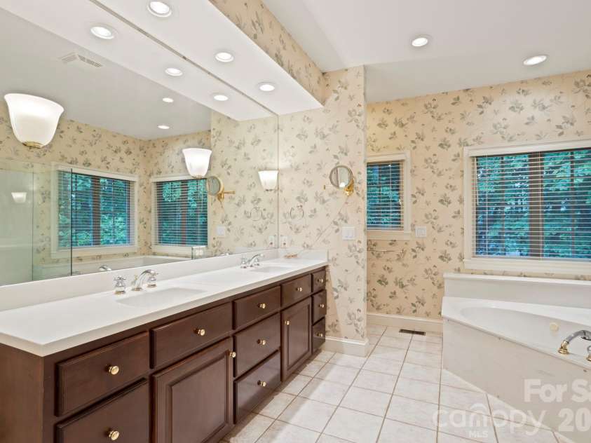 132 Berry Creek Drive, Flat Rock, NC 28731.  MLS# CAR4378684, YatesRealty ID 19023. 