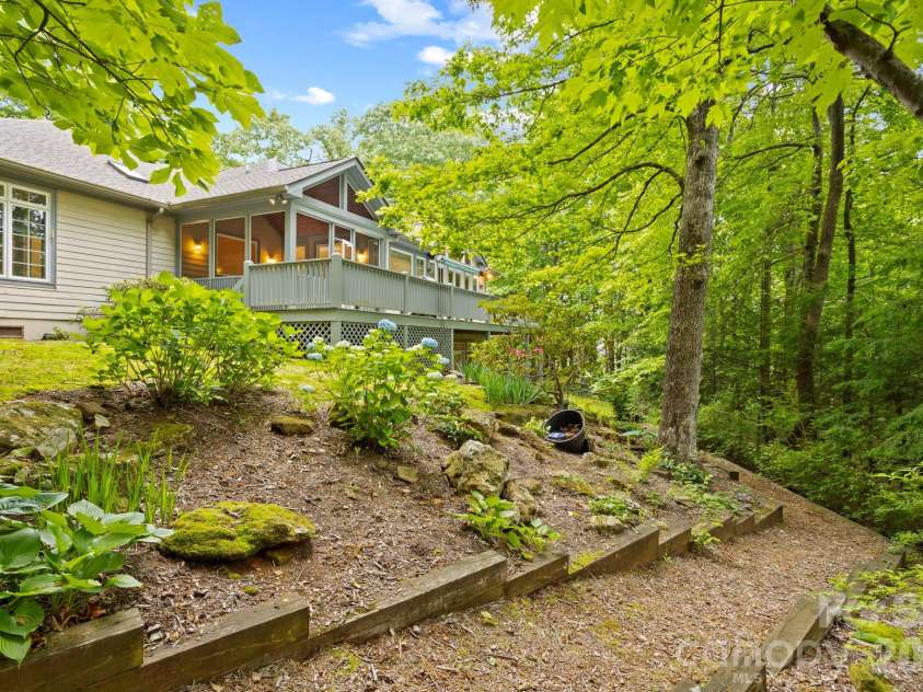 132 Berry Creek Drive, Flat Rock, NC 28731.  MLS# CAR4378684, YatesRealty ID 19023. 