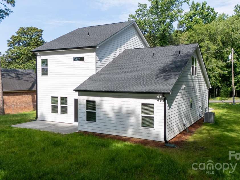 512 Beverly Circle, Charlotte, NC 28270.  MLS# CAR4267378, YatesRealty ID 19023. 