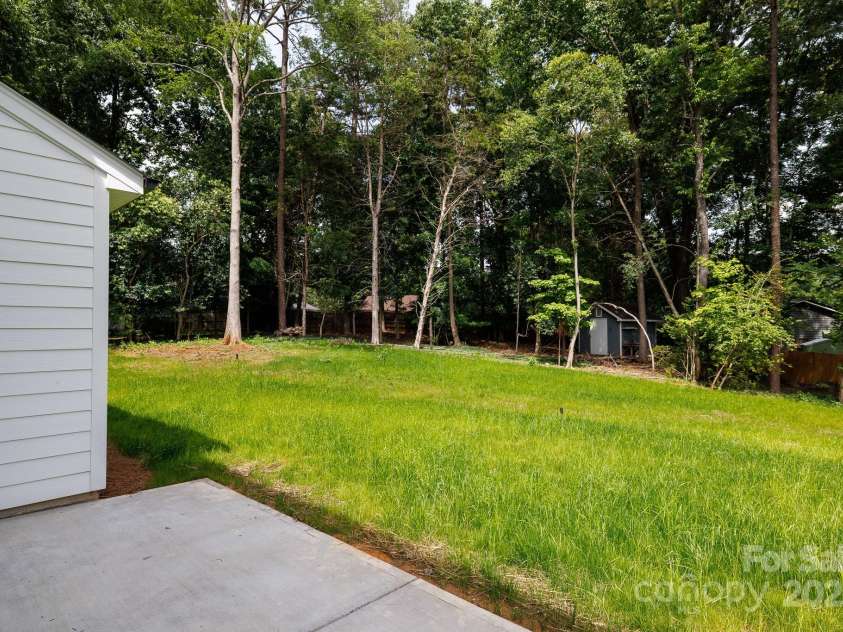 512 Beverly Circle, Charlotte, NC 28270.  MLS# CAR4267378, YatesRealty ID 19023. 