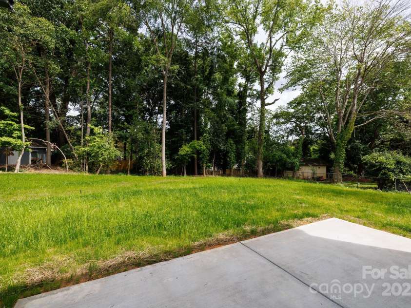 512 Beverly Circle, Charlotte, NC 28270.  MLS# CAR4267378, YatesRealty ID 19023. 