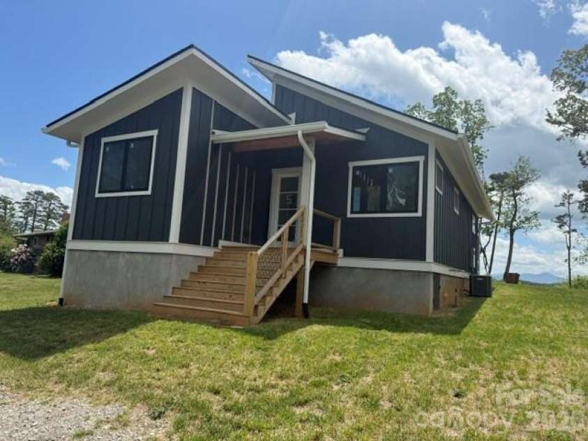 5 Locust Street, Asheville, NC 28804.  MLS# CAR4376756, YatesRealty ID 19024. 