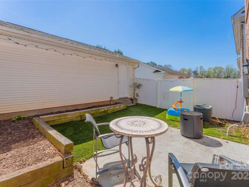 165 singleton Road, Mooresville, NC 28117.  MLS# CAR4240605, YatesRealty ID 19025. 
