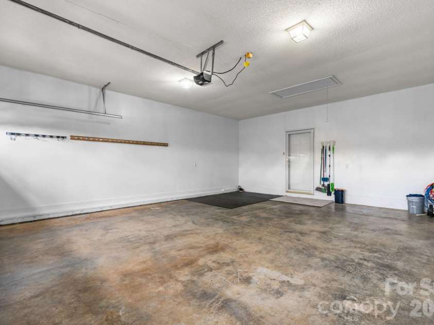 3992 Brickfield Street, Hickory, NC 28602.  MLS# CAR4402540, YatesRealty ID 19026. 2 car garage