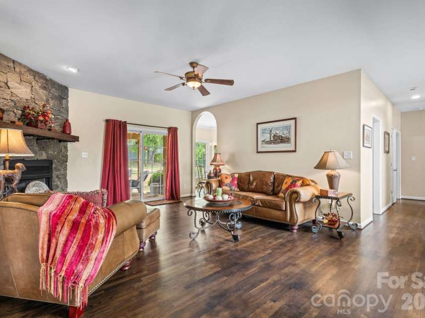3992 Brickfield Street, Hickory, NC 28602.  MLS# CAR4402540, YatesRealty ID 19026. 