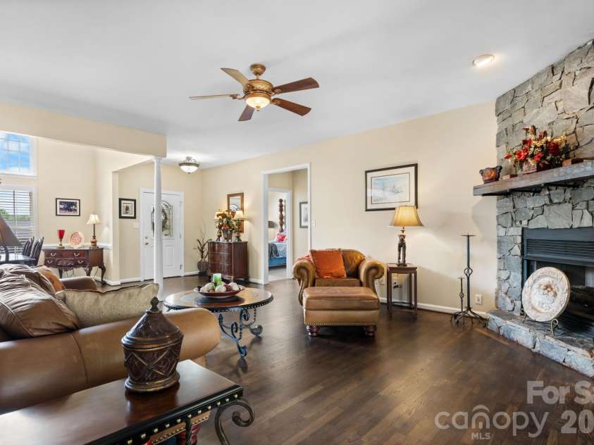 3992 Brickfield Street, Hickory, NC 28602.  MLS# CAR4402540, YatesRealty ID 19026. 