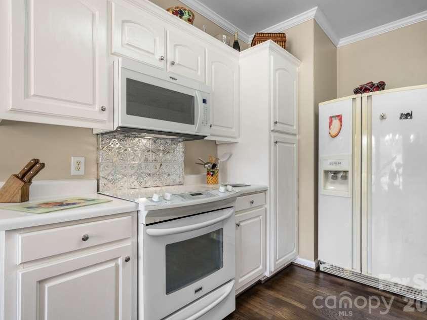 3992 Brickfield Street, Hickory, NC 28602.  MLS# CAR4402540, YatesRealty ID 19026. 