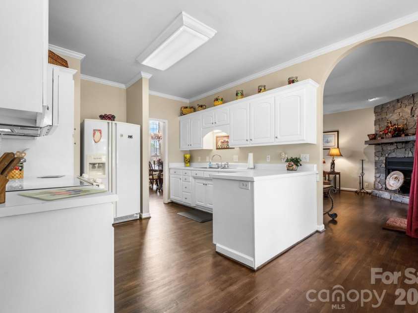 3992 Brickfield Street, Hickory, NC 28602.  MLS# CAR4402540, YatesRealty ID 19026. 