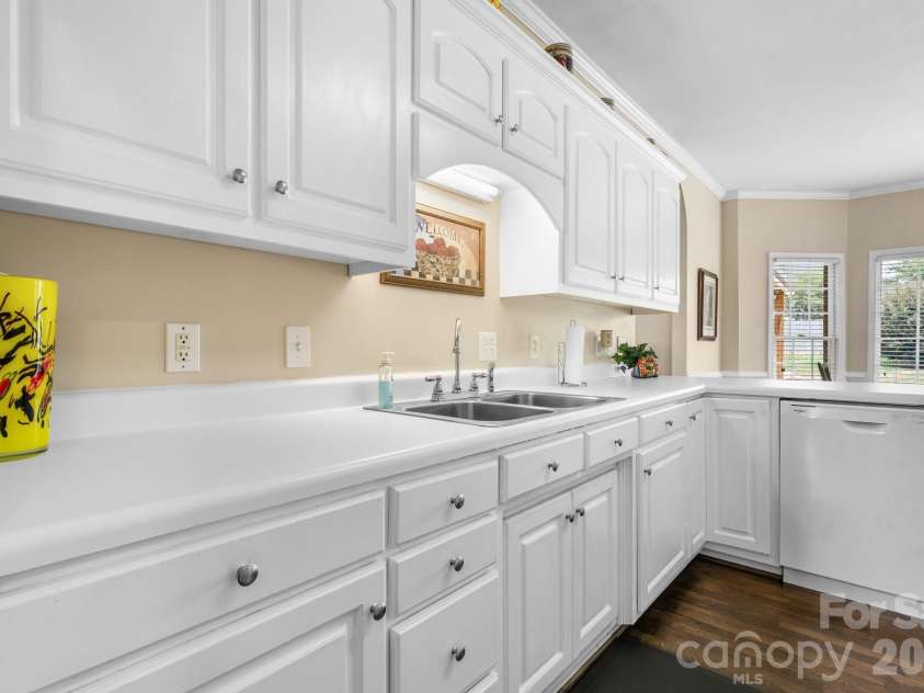 3992 Brickfield Street, Hickory, NC 28602.  MLS# CAR4402540, YatesRealty ID 19026. 