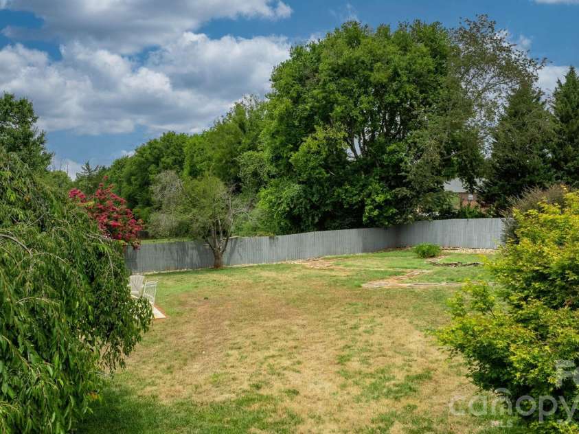3992 Brickfield Street, Hickory, NC 28602.  MLS# CAR4402540, YatesRealty ID 19026. Back yard