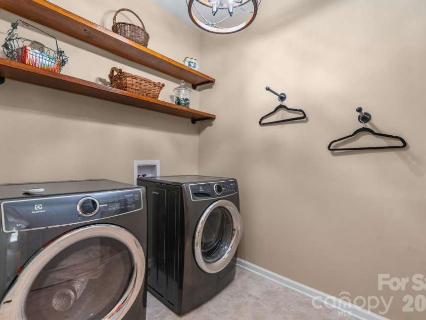 3992 Brickfield Street, Hickory, NC 28602.  MLS# CAR4402540, YatesRealty ID 19026. Laundry room
