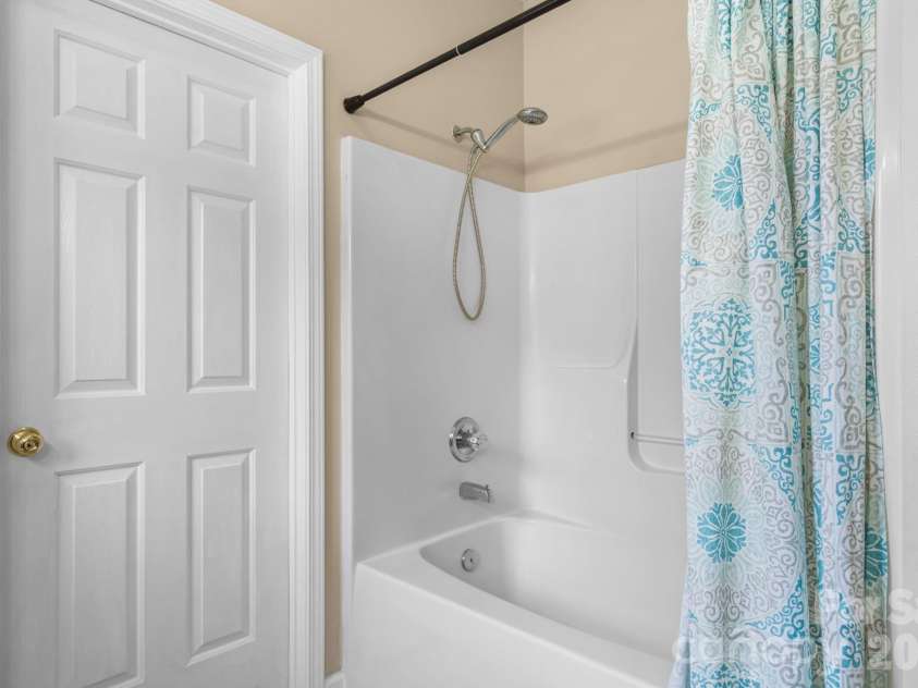 3992 Brickfield Street, Hickory, NC 28602.  MLS# CAR4402540, YatesRealty ID 19026. Main Bedroom bathroom