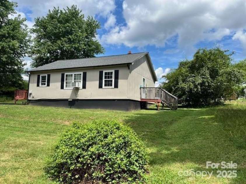 1545 Fairway Acres Drive, Lenoir, NC 28645.  MLS# CAR4270617, YatesRealty ID 19027. 