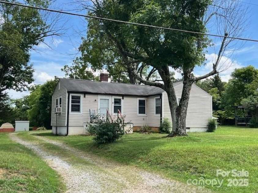 1545 Fairway Acres Drive, Lenoir, NC 28645.  MLS# CAR4270617, YatesRealty ID 19027. 