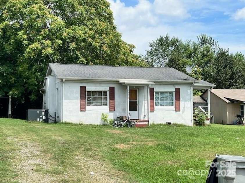 1545 Fairway Acres Drive, Lenoir, NC 28645.  MLS# CAR4270617, YatesRealty ID 19027. 