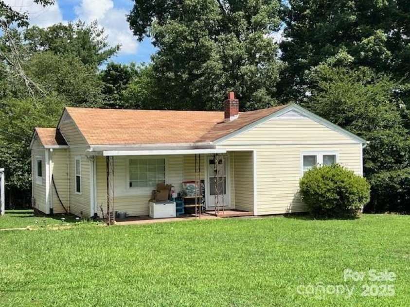 1545 Fairway Acres Drive, Lenoir, NC 28645.  MLS# CAR4270617, YatesRealty ID 19027. 