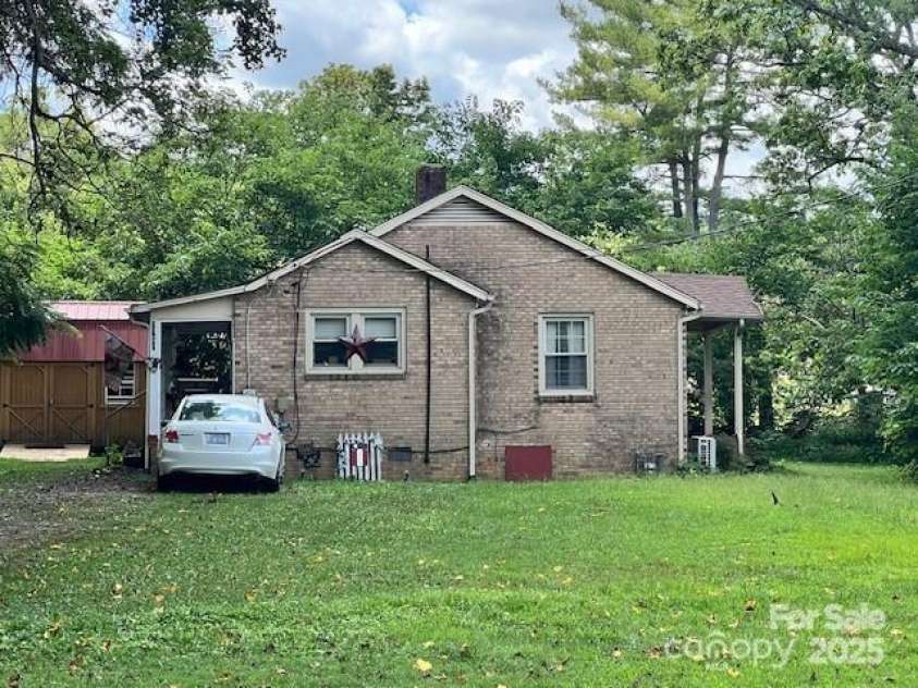 1545 Fairway Acres Drive, Lenoir, NC 28645.  MLS# CAR4270617, YatesRealty ID 19027. 