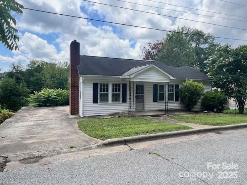 1545 Fairway Acres Drive, Lenoir, NC 28645.  MLS# CAR4270617, YatesRealty ID 19027. 