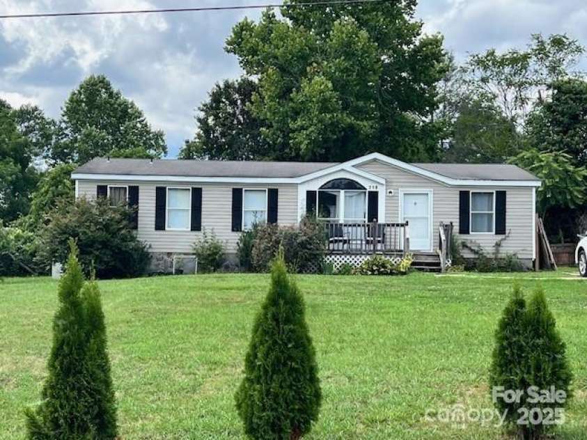 1545 Fairway Acres Drive, Lenoir, NC 28645.  MLS# CAR4270617, YatesRealty ID 19027. 