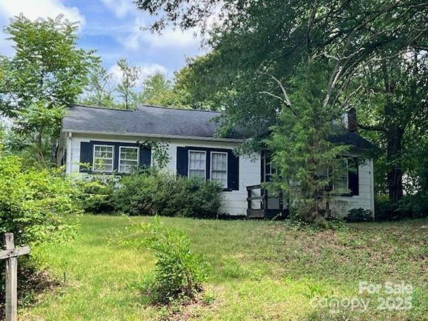 1545 Fairway Acres Drive, Lenoir, NC 28645.  MLS# CAR4270617, YatesRealty ID 19027. 