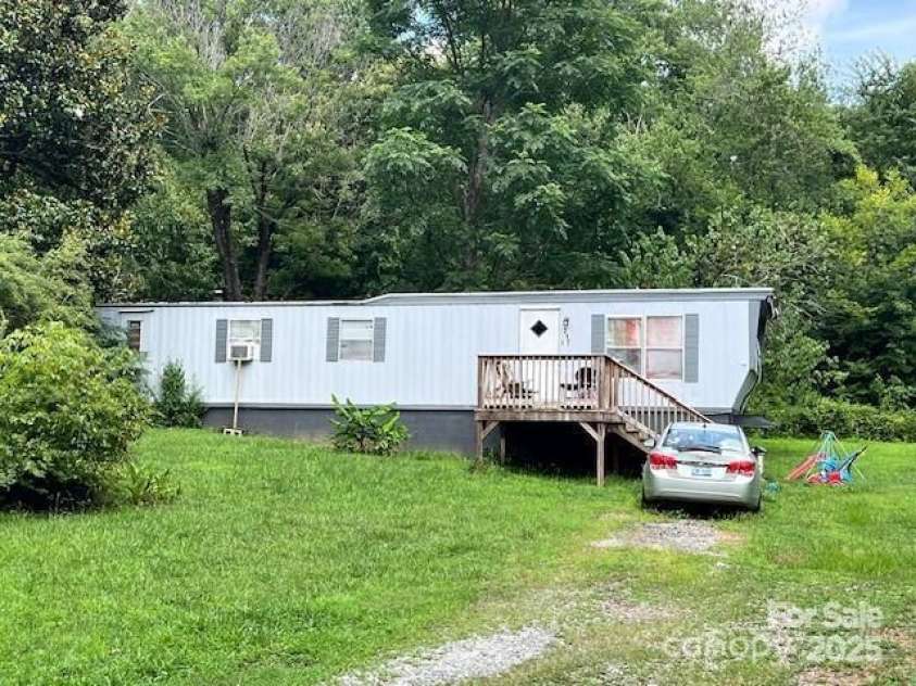 1545 Fairway Acres Drive, Lenoir, NC 28645.  MLS# CAR4270617, YatesRealty ID 19027. 