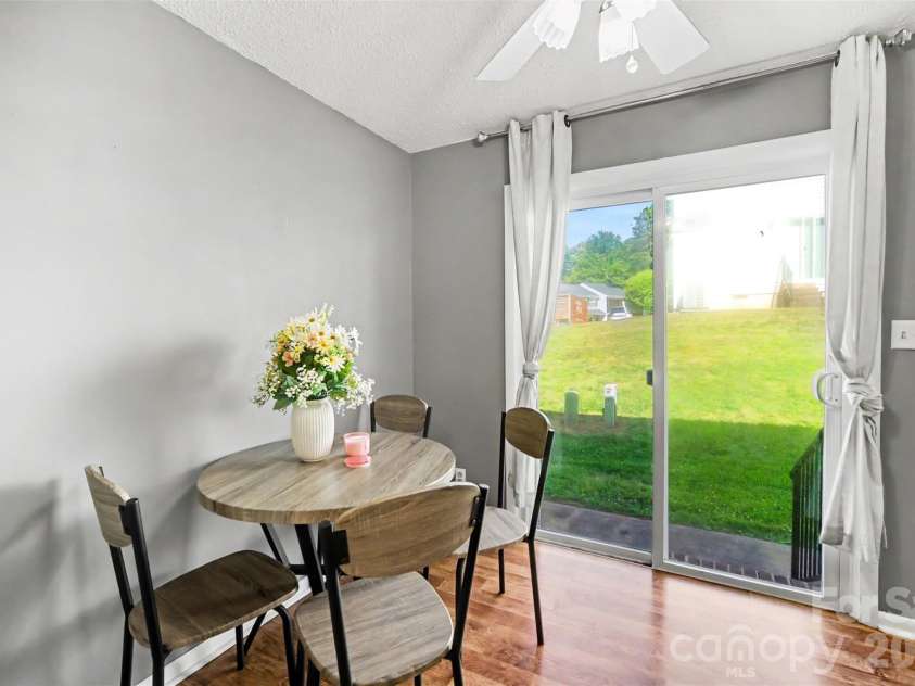 973 Surry Lane, Gastonia, NC 28054.  MLS# CAR4377740, YatesRealty ID 19027. Eat-in kitchen