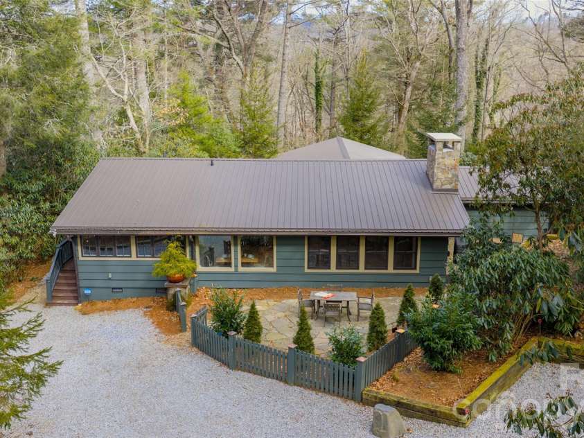 464 Franklin Road, Highlands, NC 28741.  MLS# CAR4346865, YatesRealty ID 1903. Back drive parking