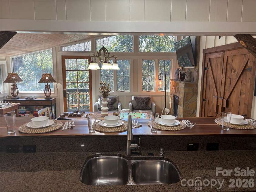 464 Franklin Road, Highlands, NC 28741.  MLS# CAR4346865, YatesRealty ID 1903. Breakfast bar #2