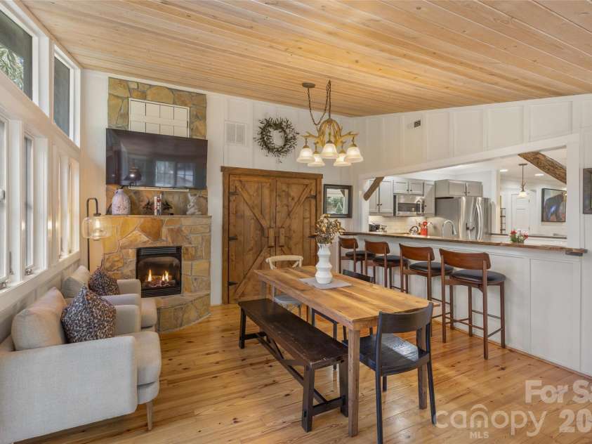 464 Franklin Road, Highlands, NC 28741.  MLS# CAR4346865, YatesRealty ID 1903. Den/Multipurpose room