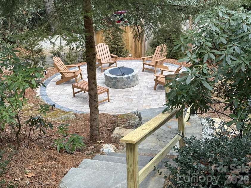 464 Franklin Road, Highlands, NC 28741.  MLS# CAR4346865, YatesRealty ID 1903. Elegant firepit