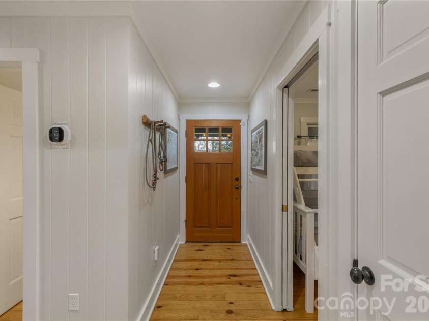 464 Franklin Road, Highlands, NC 28741.  MLS# CAR4346865, YatesRealty ID 1903. Entrance hallway