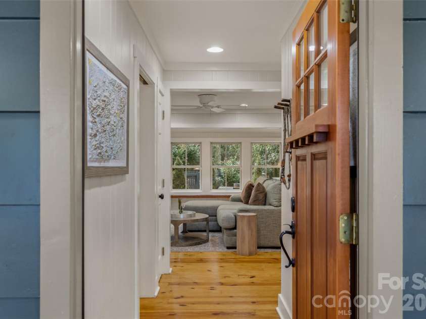 464 Franklin Road, Highlands, NC 28741.  MLS# CAR4346865, YatesRealty ID 1903. Front door entrance