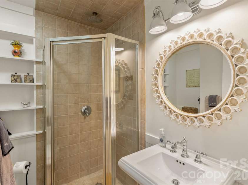 464 Franklin Road, Highlands, NC 28741.  MLS# CAR4346865, YatesRealty ID 1903. Guest bathroom#1