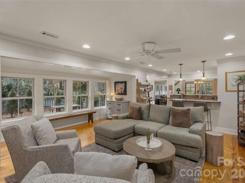 464 Franklin Road, Highlands, NC 28741.  MLS# CAR4346865, YatesRealty ID 1903. Living room