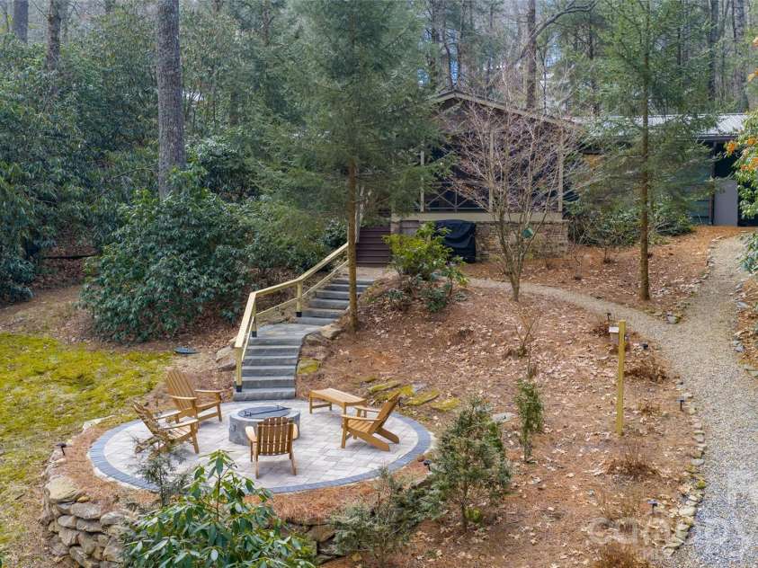 464 Franklin Road, Highlands, NC 28741.  MLS# CAR4346865, YatesRealty ID 1903. Pathway to front of home 