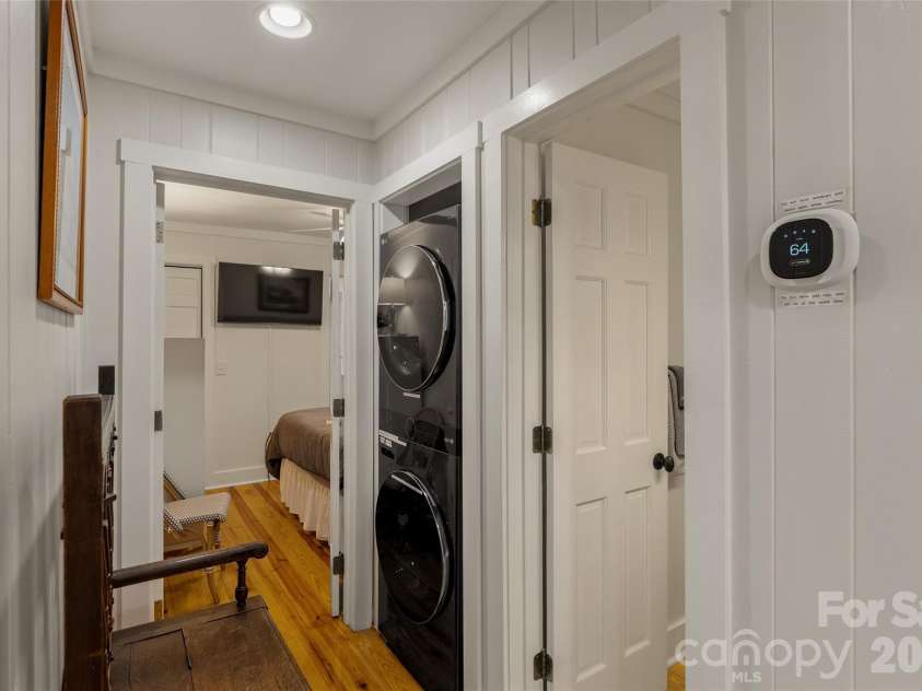 464 Franklin Road, Highlands, NC 28741.  MLS# CAR4346865, YatesRealty ID 1903. Washer/Dryer