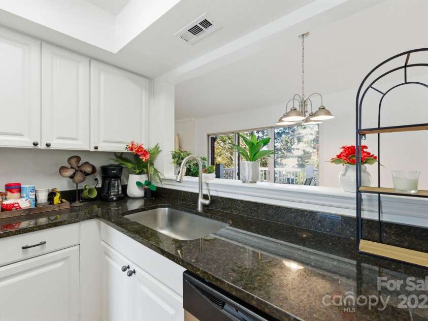 9401 Vicksburg Park Court, Charlotte, NC 28210.  MLS# CAR4307121, YatesRealty ID 1903. 