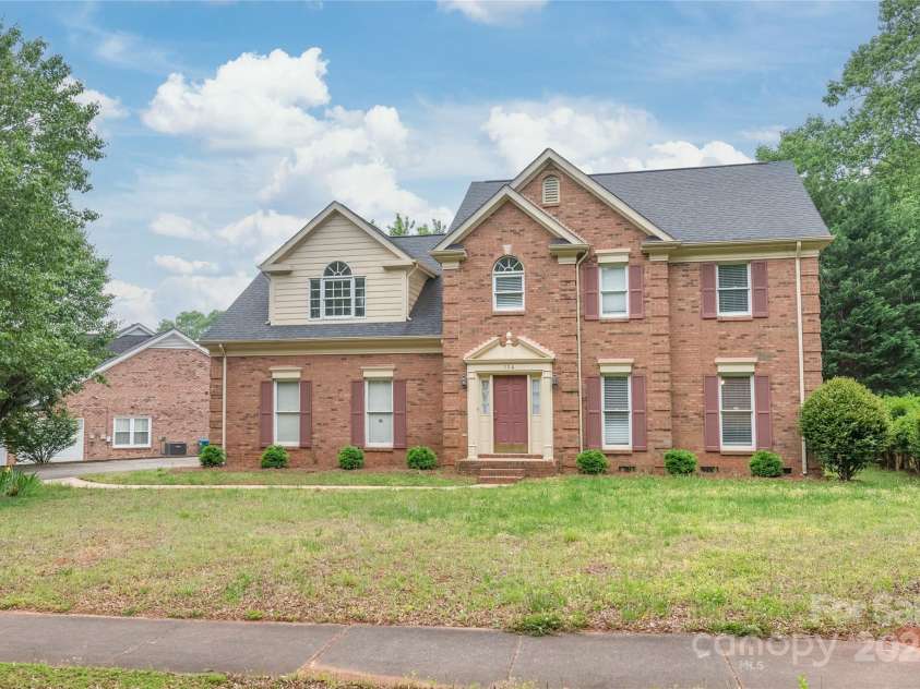 114 Sardis Plantation Drive, Matthews, NC 28105.  MLS# CAR4264021, YatesRealty ID 19030. 