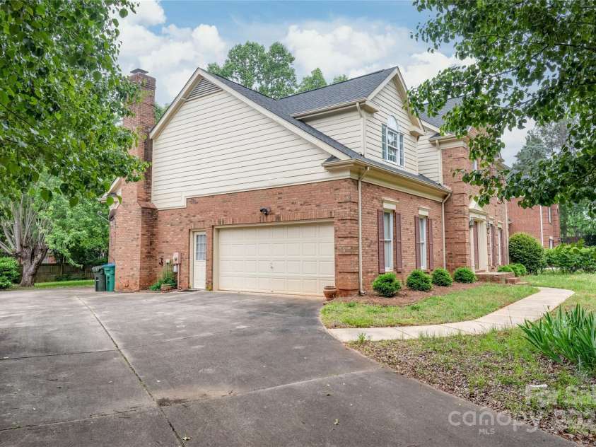 114 Sardis Plantation Drive, Matthews, NC 28105.  MLS# CAR4264021, YatesRealty ID 19030. 