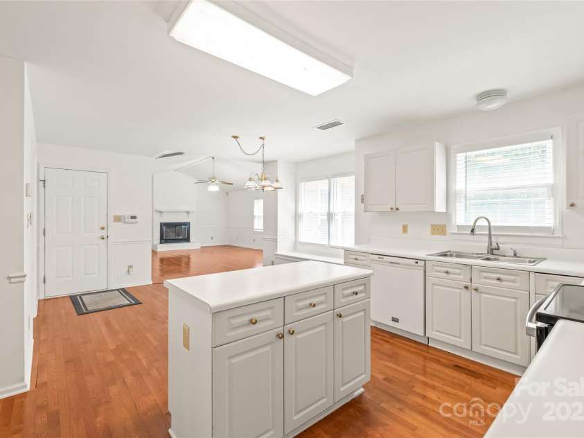 114 Sardis Plantation Drive, Matthews, NC 28105.  MLS# CAR4264021, YatesRealty ID 19030. 