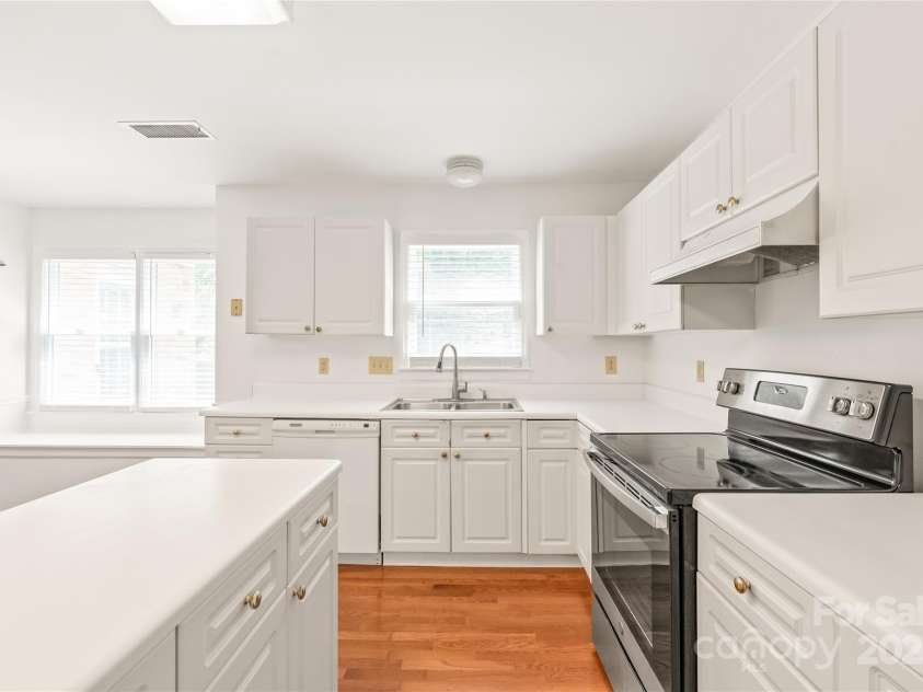 114 Sardis Plantation Drive, Matthews, NC 28105.  MLS# CAR4264021, YatesRealty ID 19030. 