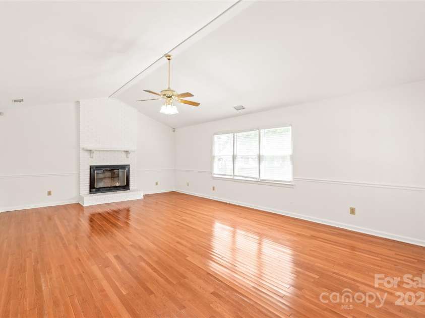 114 Sardis Plantation Drive, Matthews, NC 28105.  MLS# CAR4264021, YatesRealty ID 19030. 