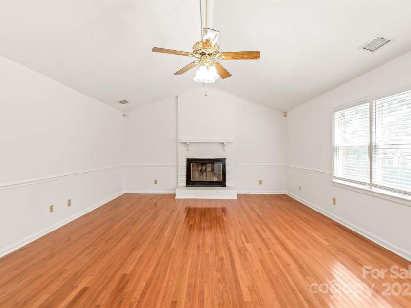 114 Sardis Plantation Drive, Matthews, NC 28105.  MLS# CAR4264021, YatesRealty ID 19030. 