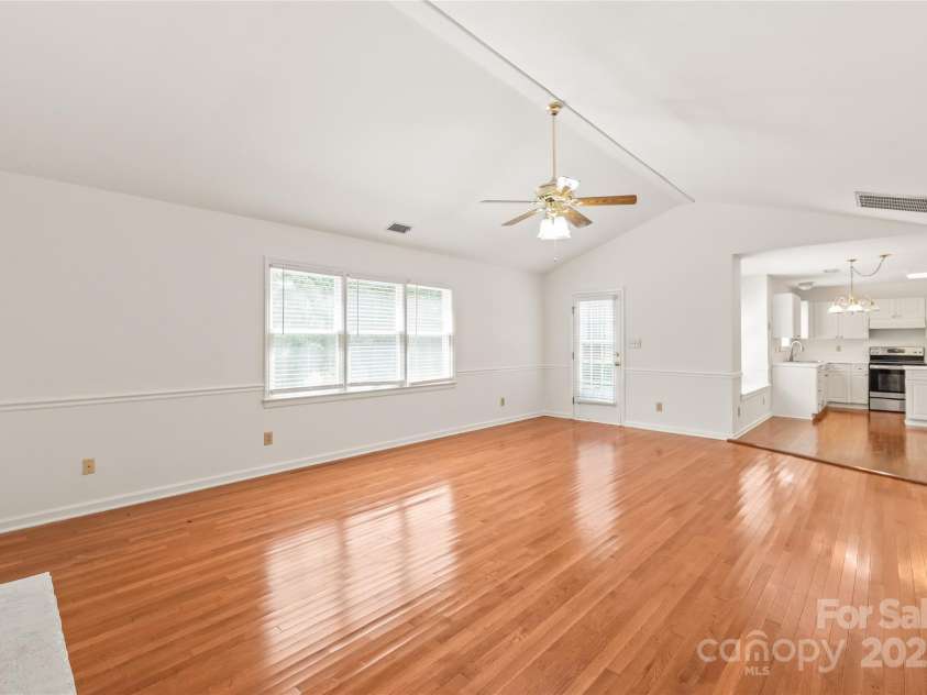 114 Sardis Plantation Drive, Matthews, NC 28105.  MLS# CAR4264021, YatesRealty ID 19030. 