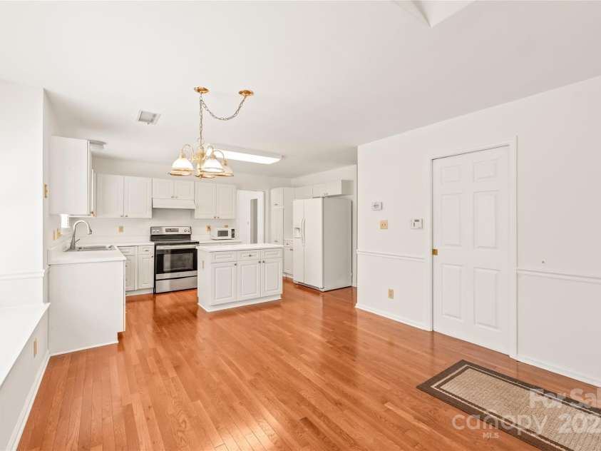 114 Sardis Plantation Drive, Matthews, NC 28105.  MLS# CAR4264021, YatesRealty ID 19030. 