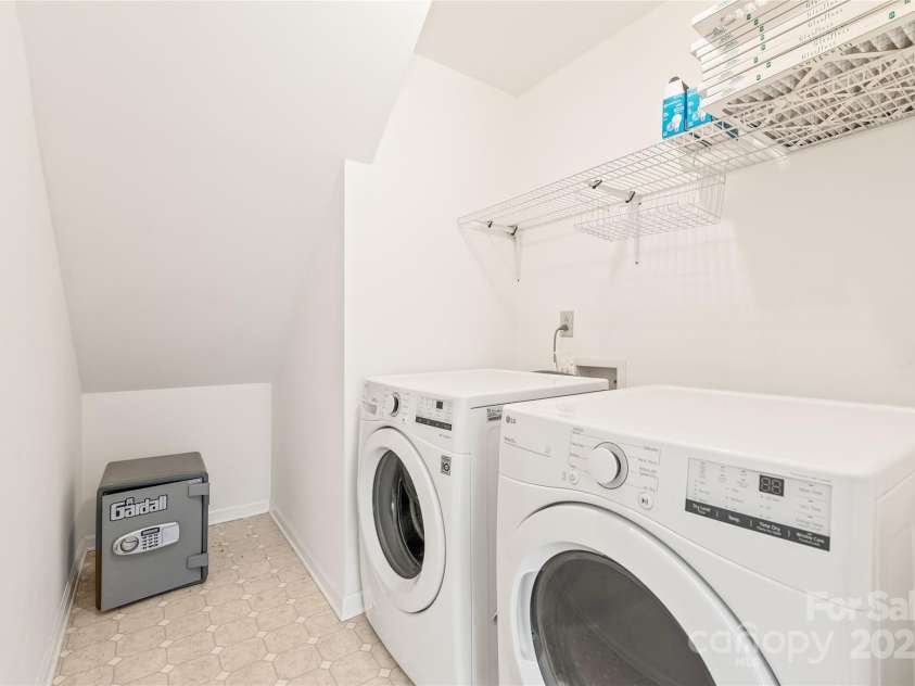 114 Sardis Plantation Drive, Matthews, NC 28105.  MLS# CAR4264021, YatesRealty ID 19030. 