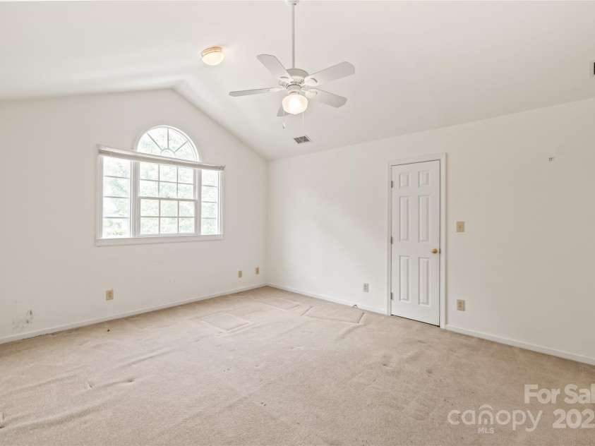 114 Sardis Plantation Drive, Matthews, NC 28105.  MLS# CAR4264021, YatesRealty ID 19030. 