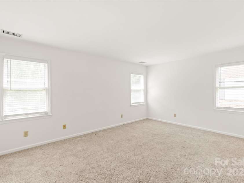 114 Sardis Plantation Drive, Matthews, NC 28105.  MLS# CAR4264021, YatesRealty ID 19030. 