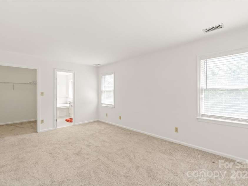 114 Sardis Plantation Drive, Matthews, NC 28105.  MLS# CAR4264021, YatesRealty ID 19030. 