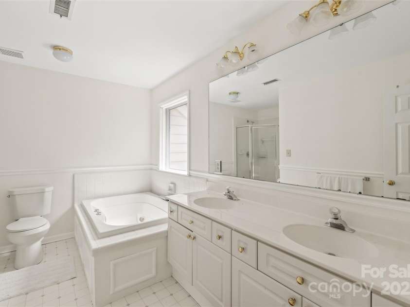 114 Sardis Plantation Drive, Matthews, NC 28105.  MLS# CAR4264021, YatesRealty ID 19030. 